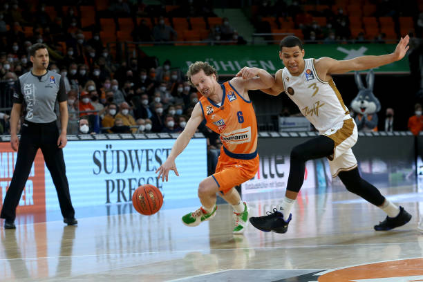 战术地位的 战术地位的